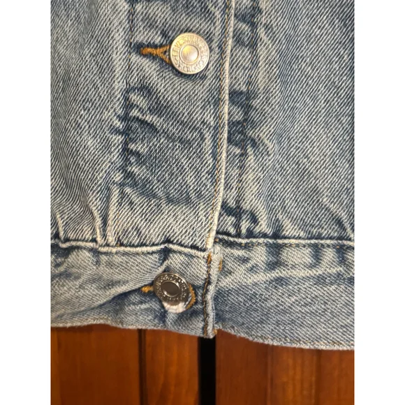 Small Levi's Women's Blue Denim Jacket - Picture 5 of 10